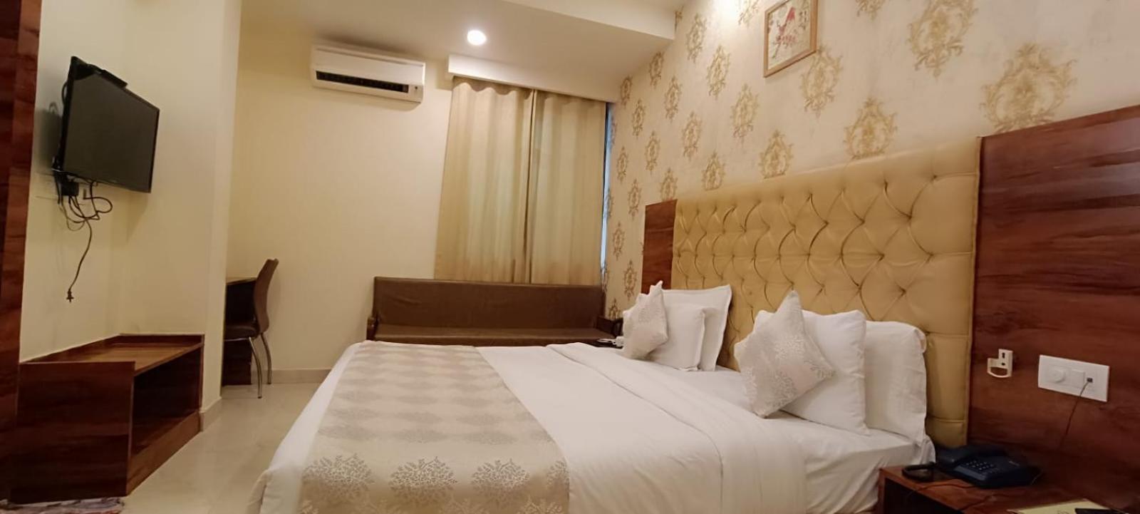 A One Hotels By Ventus Hotels & Resorts- Delhi Airport Нью-Дели Экстерьер фото