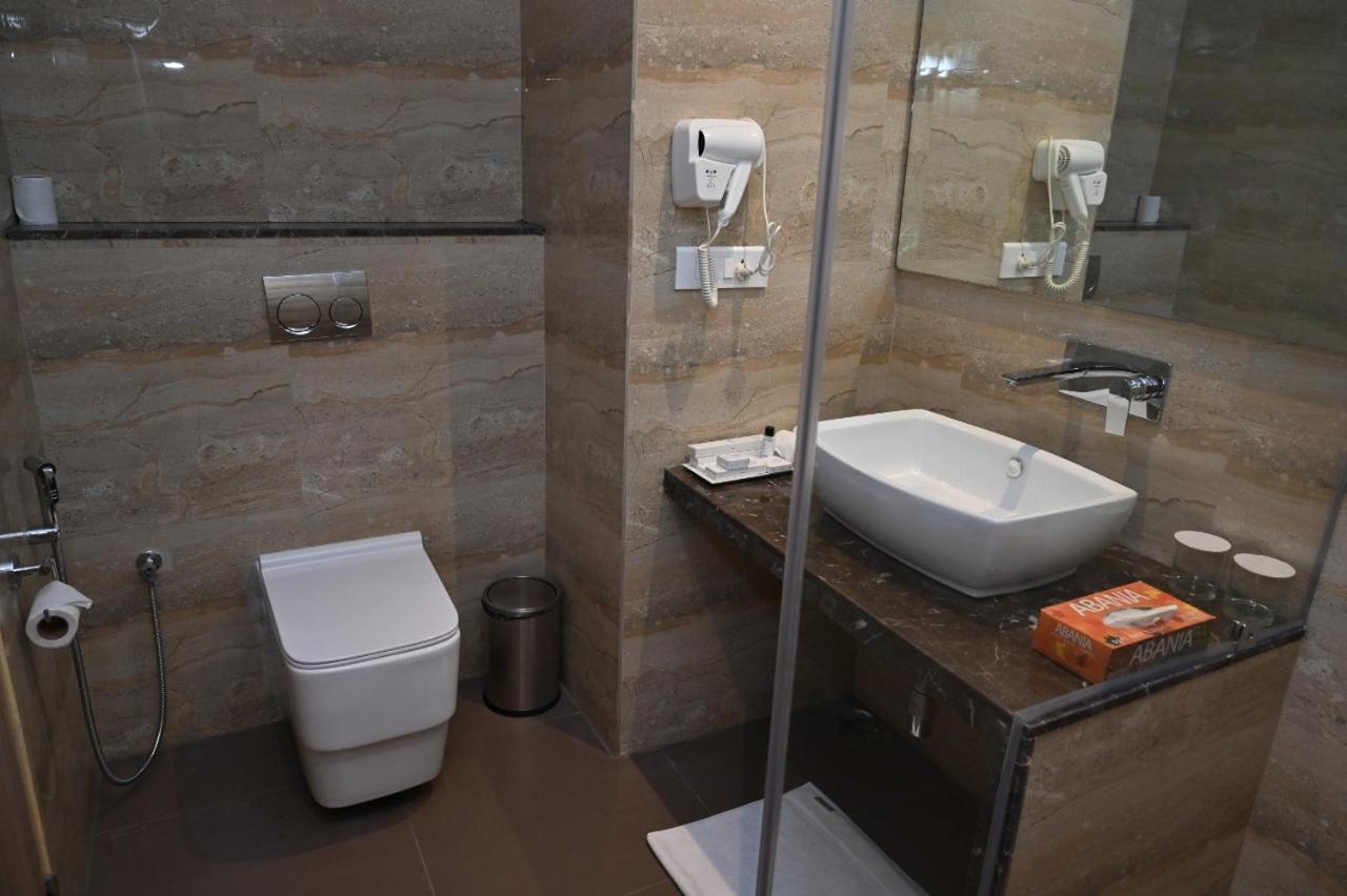 A One Hotels By Ventus Hotels & Resorts- Delhi Airport Нью-Дели Экстерьер фото