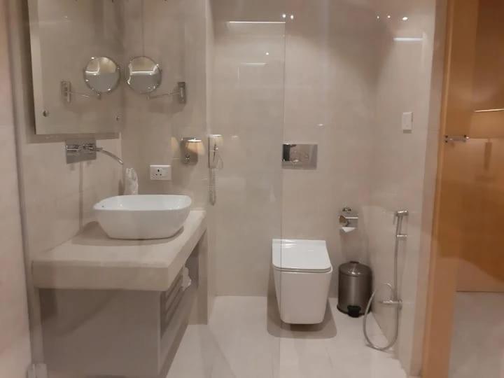 A One Hotels By Ventus Hotels & Resorts- Delhi Airport Нью-Дели Экстерьер фото